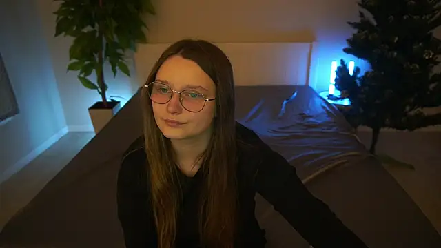 MagicPeachh  online show from December 19, 6:49 am