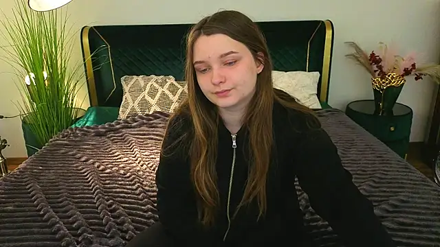 MagicPeachh  online show from April 10, 5:36 am