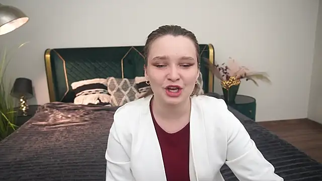 MagicPeachh  online show from July 7, 7:39 pm