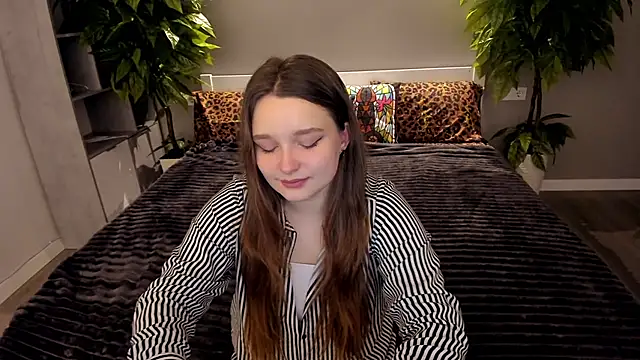 MagicPeachh  online show from December 2, 6:48 am