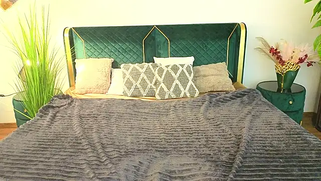 MagicPeachh  online show from March 25, 7:41 am