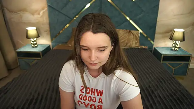 MagicPeachh  online show from July 15, 6:04 pm