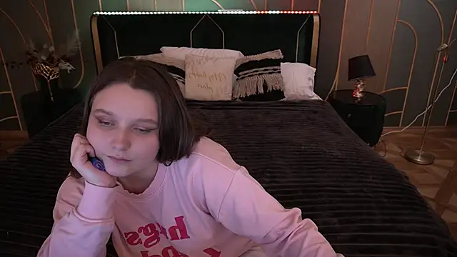 MagicPeachh  online show from December 3, 1:54 pm