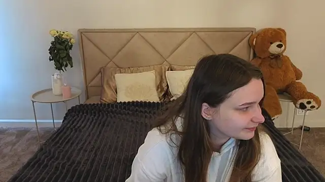 MagicPeachh  online show from March 26, 6:55 am