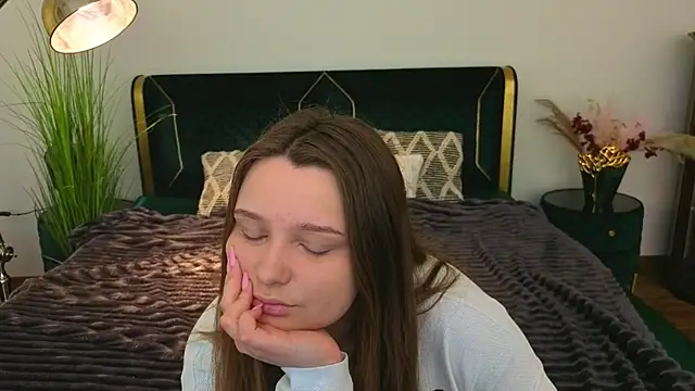 MagicPeachh  online show from April 15, 5:57 am