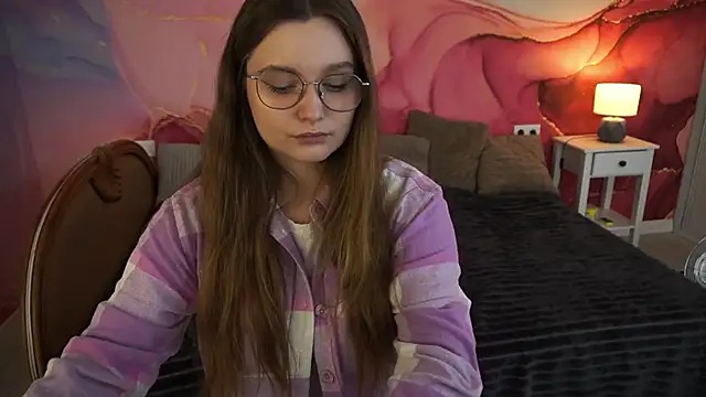 MagicPeachh  online show from November 5, 1:25 pm