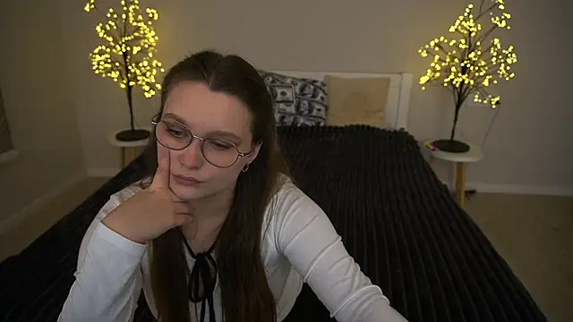 MagicPeachh  online show from November 23, 1:43 pm