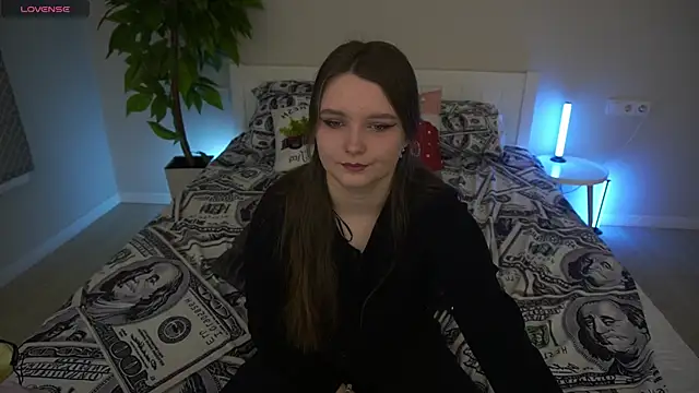 MagicPeachh  online show from February 5, 7:04 am