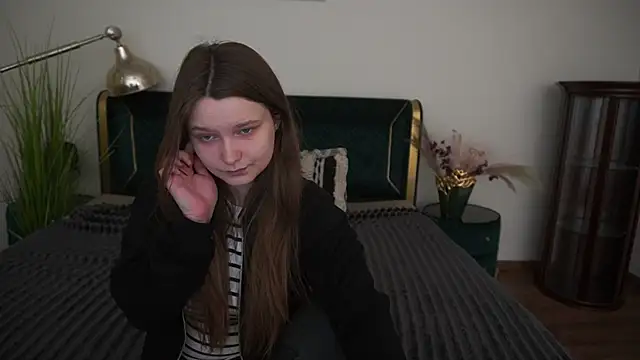 MagicPeachh  online show from June 1, 6:13 am