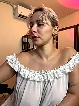 Snapshot of Ramona_Flower chatting on September 20, 2:05 am Ramona Flower online show from September 20, 2:05 am