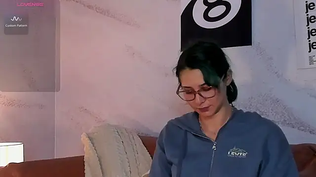 Snapshot of Ramona_Flower chatting on December 2, 2:23 am Ramona Flower online show from December 2, 2:23 am