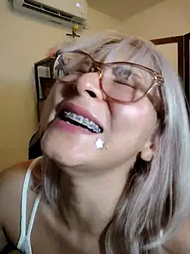 Snapshot of Ramona_Flower chatting on September 18, 1:08 am Ramona Flower online show from September 18, 1:08 am