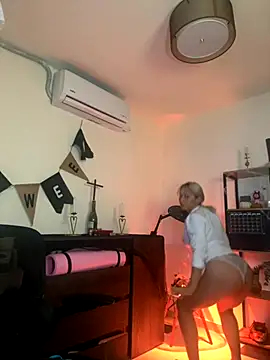 Snapshot of Ramona_Flower chatting on October 14, 1:06 am Ramona Flower online show from October 14, 1:06 am