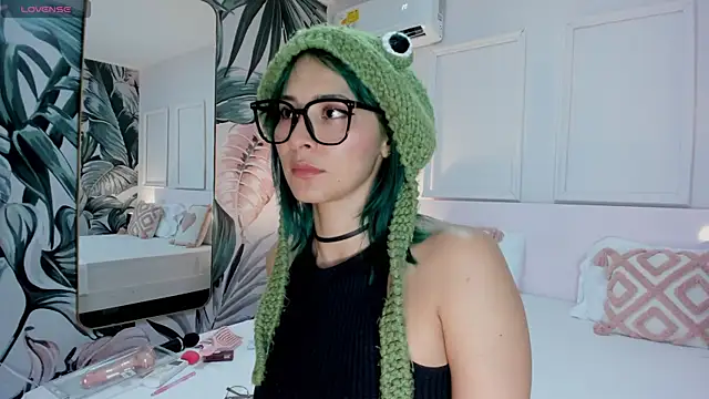 Snapshot of Ramona_Flower chatting on November 28, 2:12 am Ramona Flower online show from November 28, 2:12 am