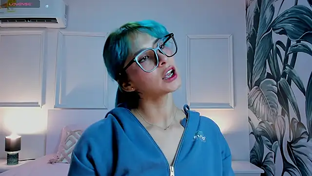 Snapshot of Ramona_Flower chatting on December 15, 1:11 am Ramona Flower online show from December 15, 1:11 am