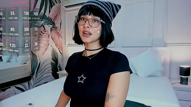 Snapshot of Ramona_Flower chatting on November 18, 2:05 am Ramona Flower online show from November 18, 2:05 am