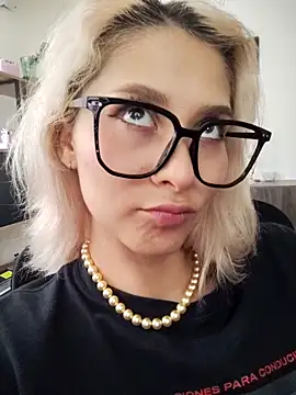 Snapshot of Ramona_Flower chatting on September 28, 9:11 pm Ramona Flower online show from September 28, 9:11 pm