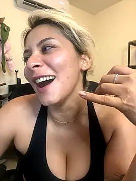 Snapshot of Ramona_Flower chatting on November 8, 2:15 am Ramona Flower online show from November 8, 2:15 am