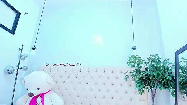 Victoria Coleman online show from February 19, 7:11 pm