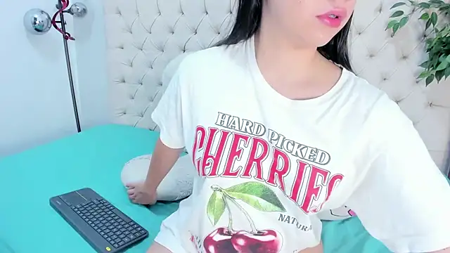 Victoria Coleman online show from April 12, 11:46 am