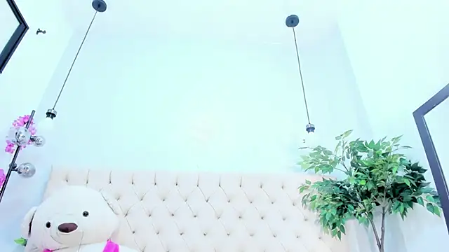 Victoria Coleman online show from November 8, 7:50 pm