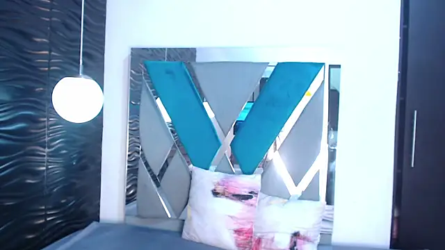 Victoria Coleman online show from October 1, 11:03 am