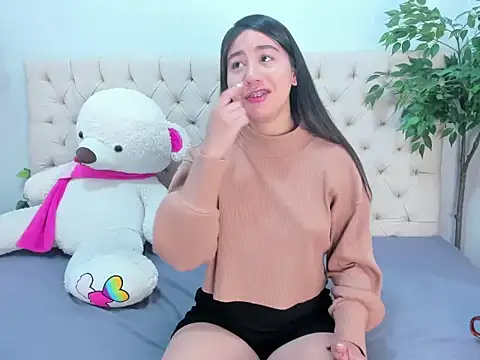 Victoria Coleman online show from February 8, 11:30 am