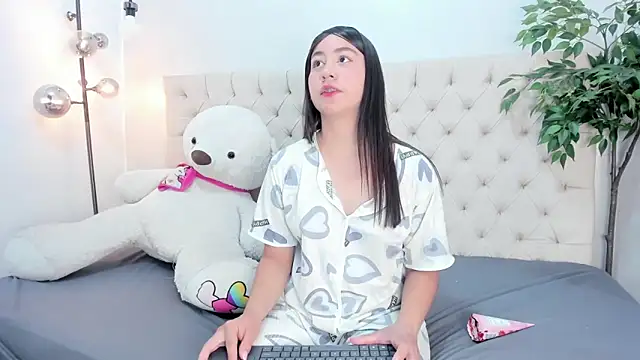 Victoria Coleman online show from March 3, 7:10 pm