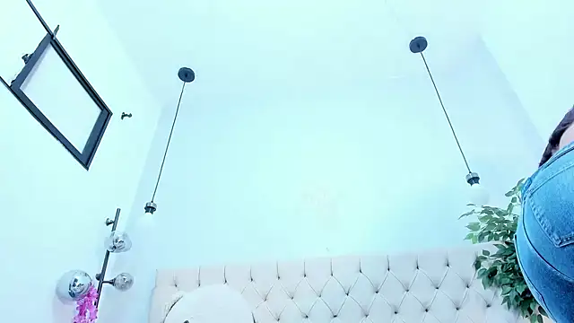 Victoria Coleman online show from November 17, 9:19 pm