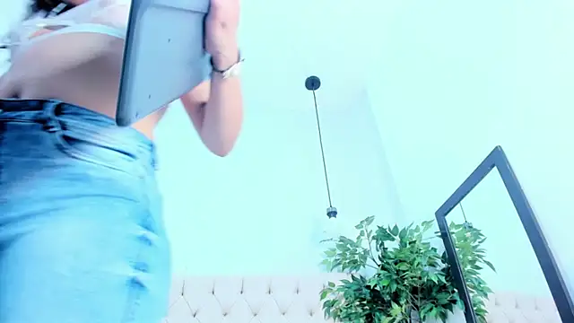 Victoria Coleman online show from November 6, 7:29 pm