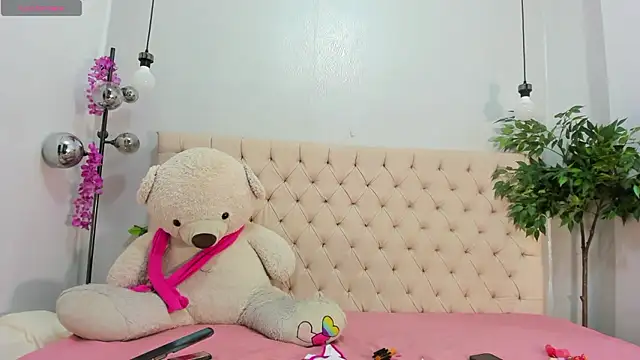 Victoria Coleman online show from November 5, 7:39 pm