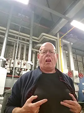 andrejoyfull64 online show from October 7, 9:21 am