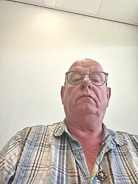 andrejoyfull64 online show from July 1, 11:21 am