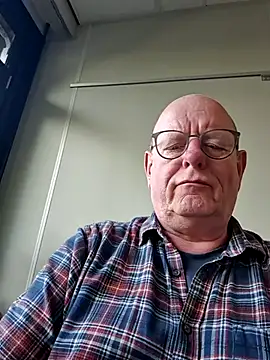 andrejoyfull64 online show from October 27, 1:56 pm