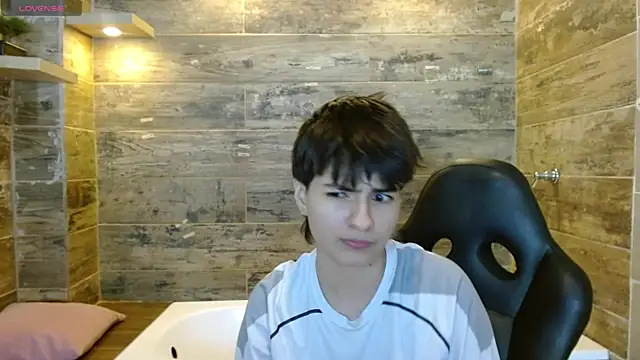 Snapshot of Bryce_Evans chatting on December 20, 8:55 pm Bryce Evans online show from December 20, 8:55 pm