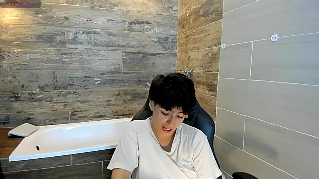 Snapshot of Bryce_Evans chatting on February 26, 8:36 pm Bryce Evans online show from February 26, 8:36 pm