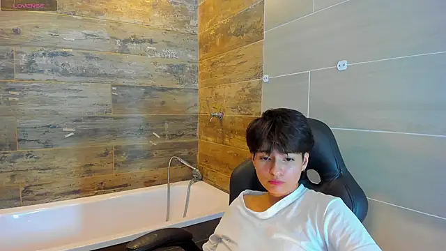 Snapshot of Bryce_Evans chatting on March 16, 12:01 am Bryce Evans online show from March 16, 12:01 am