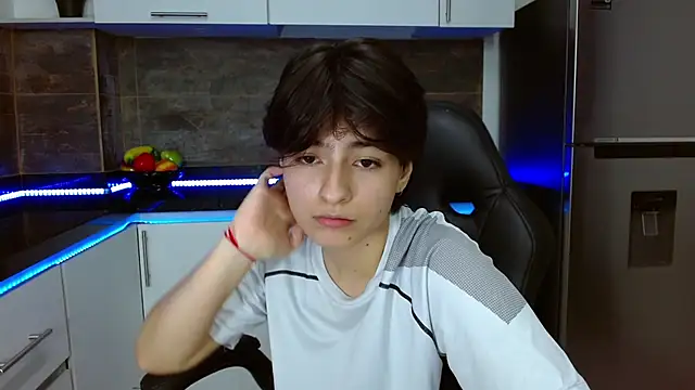 Snapshot of Bryce_Evans chatting on November 25, 3:23 pm Bryce Evans online show from November 25, 3:23 pm