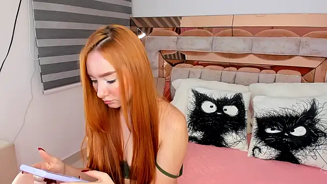 Snapshot of CamiiLovers chatting on December 3, 2:23 am CamiiLovers online show from December 3, 2:23 am