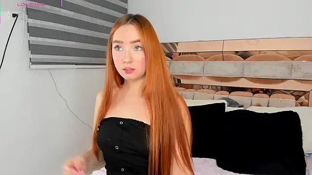 Snapshot of CamiiLovers chatting on October 23, 1:26 am CamiiLovers online show from October 23, 1:26 am