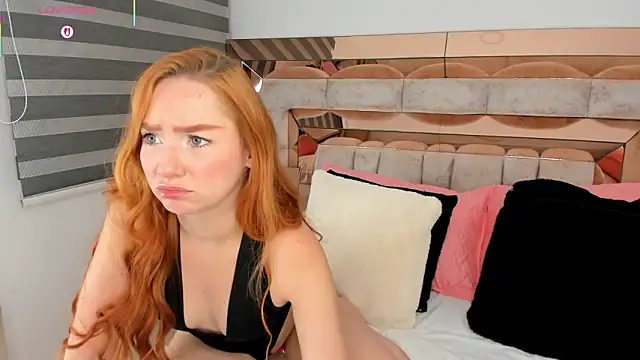 Snapshot of CamiiLovers chatting on December 18, 8:52 am CamiiLovers online show from December 18, 8:52 am