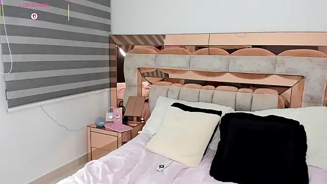 Snapshot of CamiiLovers chatting on November 8, 1:09 am CamiiLovers online show from November 8, 1:09 am