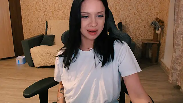Snapshot of PDiddy_ chatting on February 13, 12:00 pm PDiddy online show from February 13, 12:00 pm