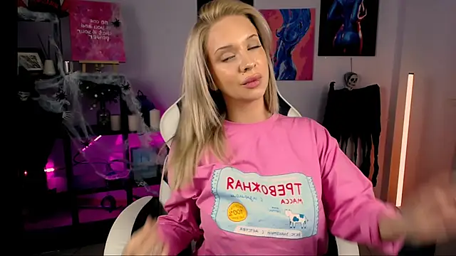 Snapshot of PDiddy_ chatting on November 4, 10:19 am PDiddy online show from November 4, 10:19 am