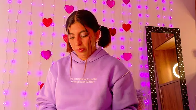 Snapshot of im_anna_ chatting on February 21, 9:39 pm im anna online show from February 21, 9:39 pm