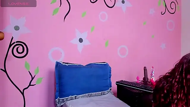 Lauren Hills069 online show from June 3, 9:41 pm