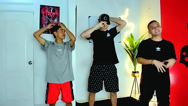 oversizedxguys online show from April 11, 1:35 am