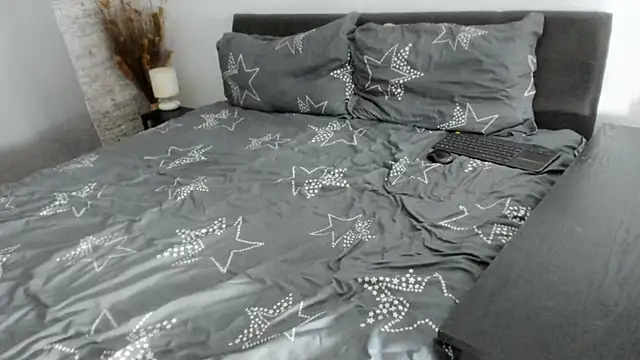 Dyanne18 online show from February 2, 3:39 pm