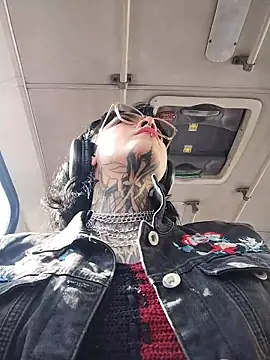 taaylor33 online show from February 27, 8:19 pm