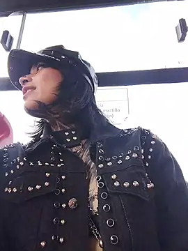 taaylor33 online show from March 6, 8:04 pm